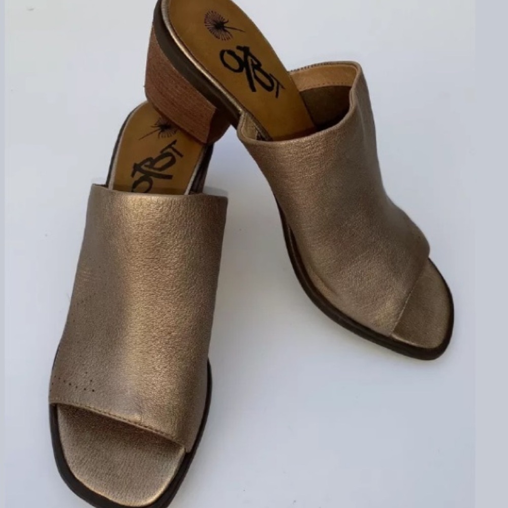OTBT Brown Leather Women's Mules - Picture 8 of 8
